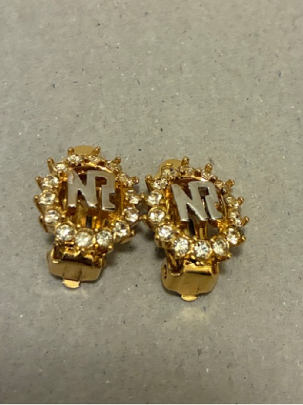 Vintage Nina Ricci Gold Tone NR Monogram Rhinestone Clip On Earrings👝